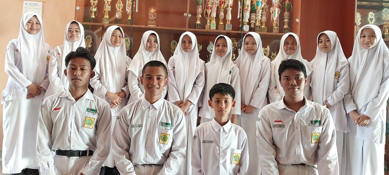 Lima Belas Siswa MTsN 6 Kulon Progo Ikuti Olimpiade Sains Yogyakarta 